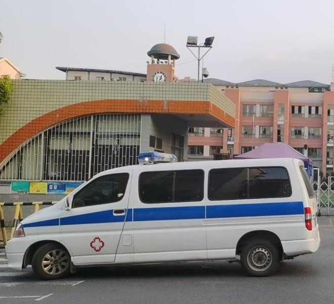 运河救护车出租护送骨折病人一公里多少钱